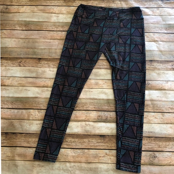 Women’s Lularoe Tall & Curvy Printed Leggings - Picture 2 of 7